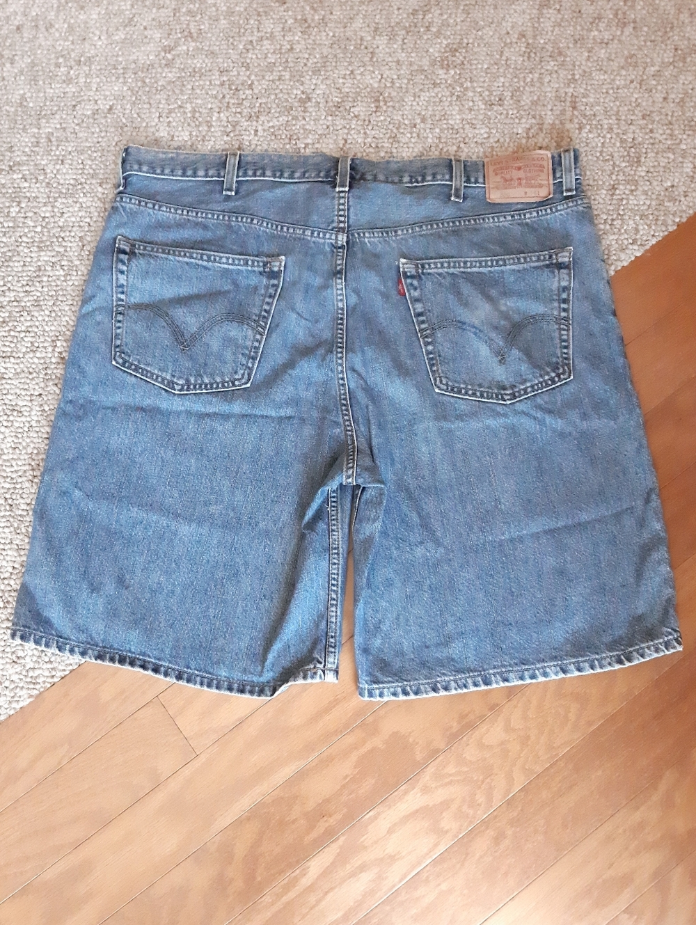Levi's Relaxed Fit 550 Jean Shorts size 44 - Picture 3 of 10